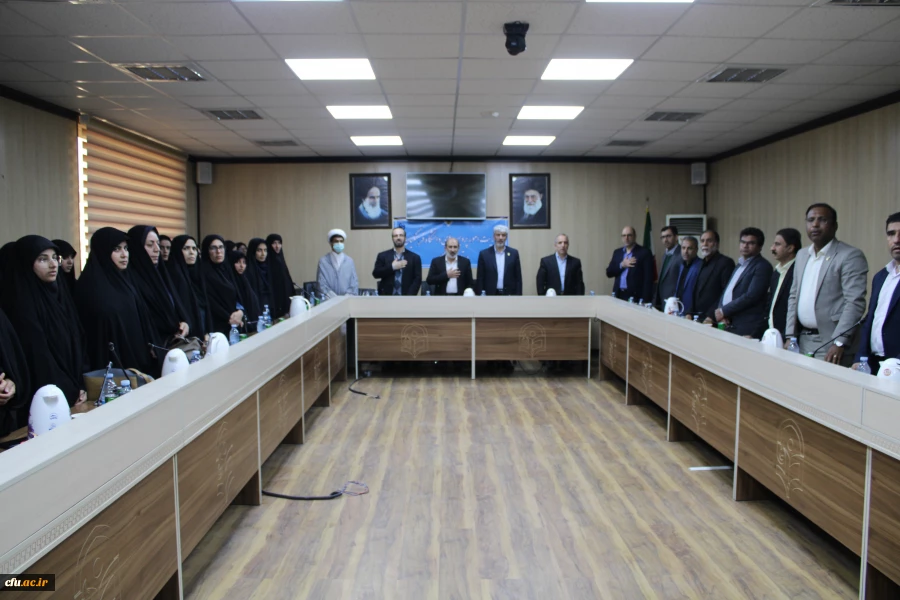 نشست صمیمانه جناب آقای دکتر برزویی  رییس محترم دانشگاه فرهنگیان و هیات همراه با کارکنان اداری دانشگاه فرهنگیان هرمزگان 4