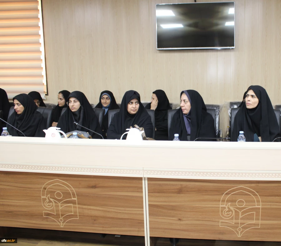 نشست صمیمانه جناب آقای دکتر برزویی  رییس محترم دانشگاه فرهنگیان و هیات همراه با کارکنان اداری دانشگاه فرهنگیان هرمزگان 6