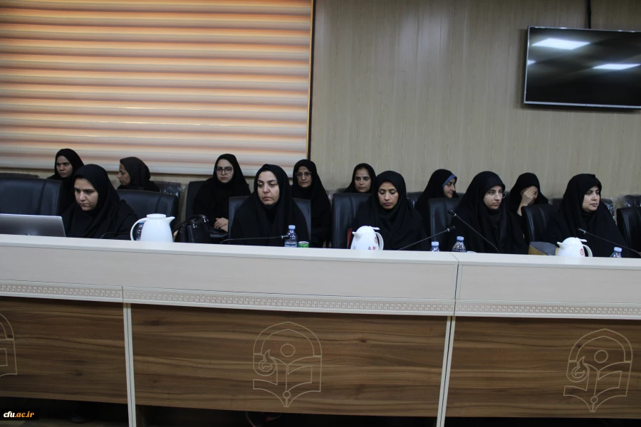 نشست صمیمانه جناب آقای دکتر برزویی  رییس محترم دانشگاه فرهنگیان و هیات همراه با کارکنان اداری دانشگاه فرهنگیان هرمزگان 7