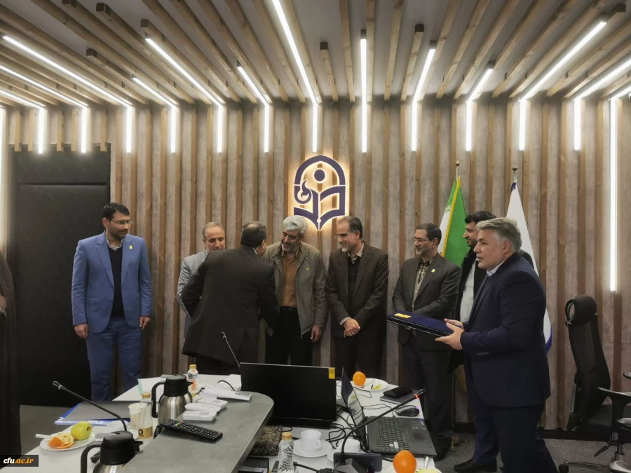 تقدیر از کارکنان نمونه دانشگاه فرهنگیان 5