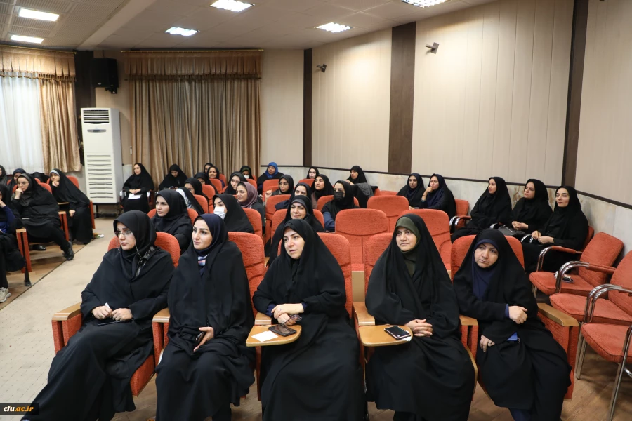 نشست صمیمی سرپرست معاونت برنامه ریزی و توسعه منابع 17