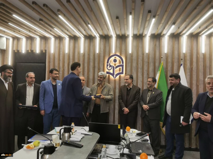 تقدیر از کارکنان نمونه دانشگاه فرهنگیان 4