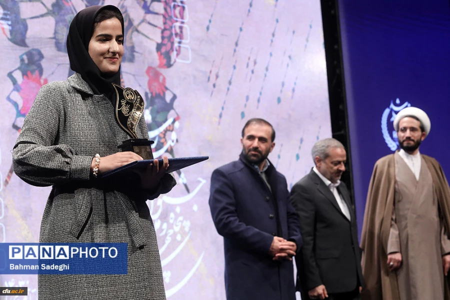 رئیس دانشگاه فرهنگیان استان بوشهر:
کسب رتبه نخست فیلمنامه بخش فرهنگیان جشنواره بین المللی فیلم رشد توسط دانشجومعلم بوشهری 2