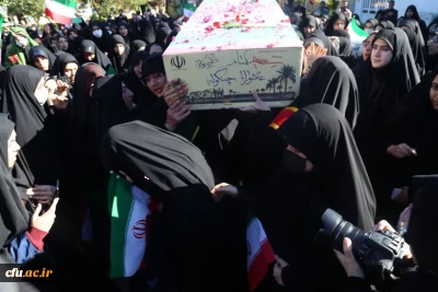 تشییع شهید گمنام بر روی دستان دانشجو معلمان پردیس امام خمینی (ره) گرگان.