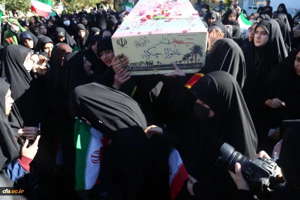 تشییع شهید گمنام بر روی دستان دانشجو معلمان پردیس امام خمینی (ره) گرگان. 2