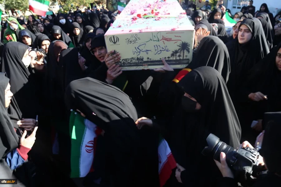 تشییع شهید گمنام بر روی دستان دانشجو معلمان پردیس امام خمینی (ره) گرگان. 2