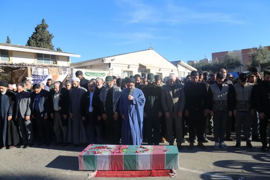 تشییع شهید گمنام بر روی دستان دانشجو معلمان پردیس امام خمینی (ره) گرگان. 2