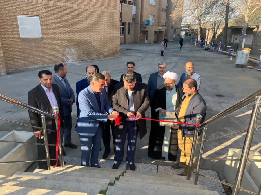 دکتر عالمیان، از  افتتاح و راه اندازی اولین آشپزخانه صنعتی در دانشگاه فرهنگیان خبر داد. 3