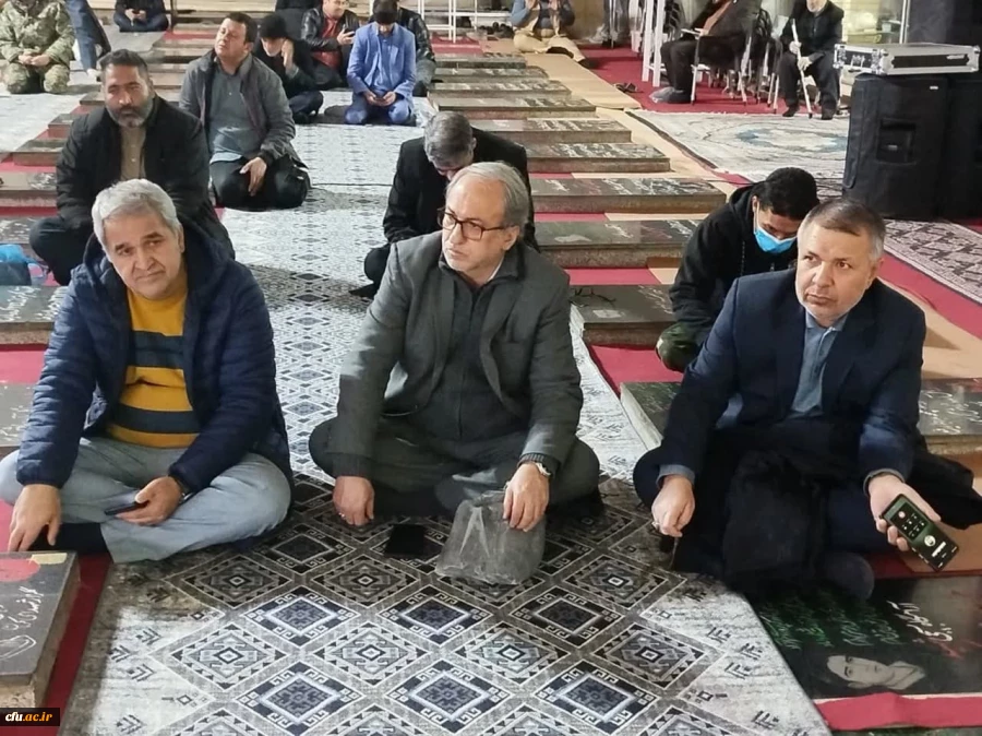 ادای احترام شرکت کنندگان دردومین همایش ملی «آموزه های تربیت در مکتب شهیدسلیمانی»به مقام شامخ سردار شهید حاج قاسم سلیمانی  4