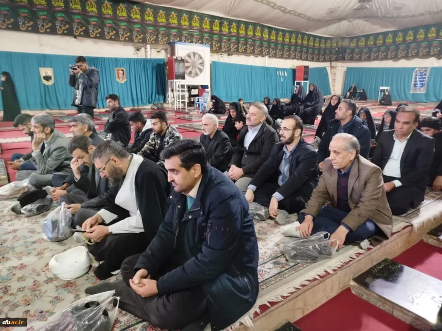 ادای احترام شرکت کنندگان دردومین همایش ملی «آموزه های تربیت در مکتب شهیدسلیمانی»به مقام شامخ سردار شهید حاج قاسم سلیمانی  5