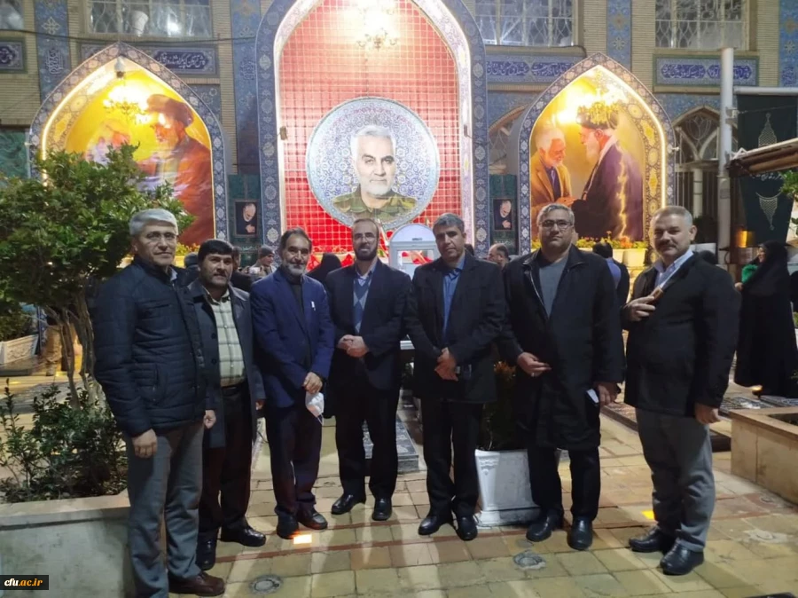 ادای احترام شرکت کنندگان دردومین همایش ملی «آموزه های تربیت در مکتب شهیدسلیمانی»به مقام شامخ سردار شهید حاج قاسم سلیمانی  9