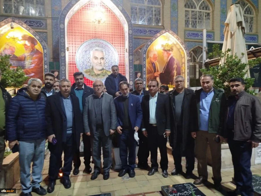 ادای احترام شرکت کنندگان دردومین همایش ملی «آموزه های تربیت در مکتب شهیدسلیمانی»به مقام شامخ سردار شهید حاج قاسم سلیمانی  10