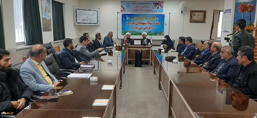 جلسه تقدیر و تجلیل از خیرین و دست اندرکاران تدفین شهید گمنام  3