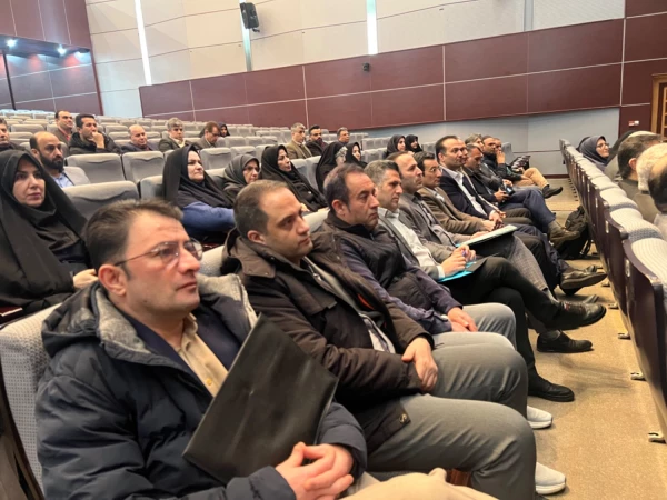 دوره دانش افزایی ارتقا شایستگی های رابطان مهارت آموزی و تسهیل گران آموزشی 7