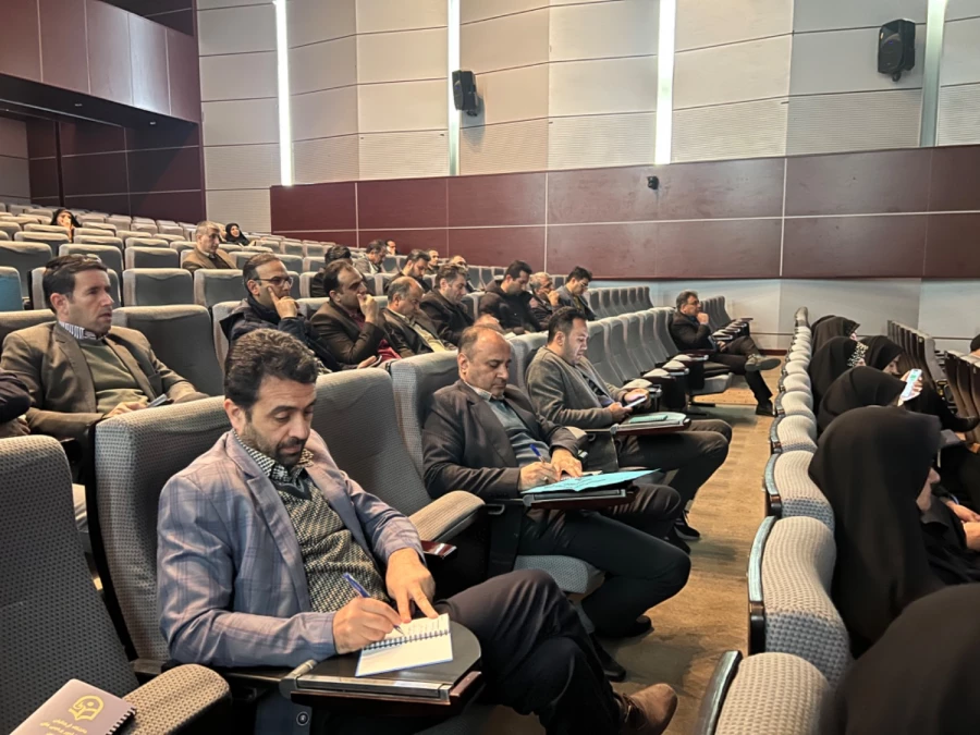 دوره دانش افزایی ارتقا شایستگی های رابطان مهارت آموزی و تسهیل گران آموزشی 8