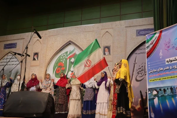 همزمان با چهل و ششمین سالروز پیروزی انقلاب اسلامی، جشنواره سرود و هنرهای نمایشی دانشجومعلمان سراسر کشور در شهر دزفول برگزار شد. 3