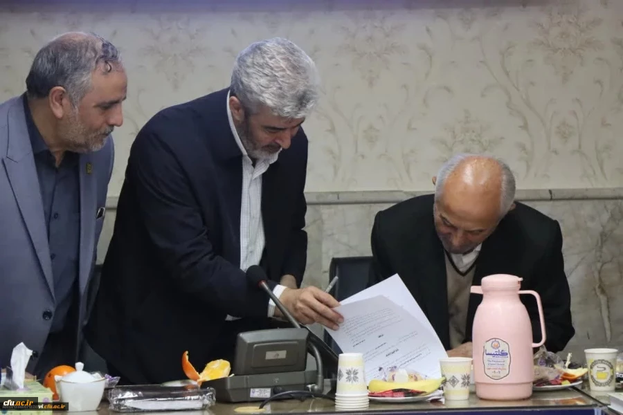امضای تفاهم نامه احداث ساختمان خوابگاه دانشجویی در پردیس شهید هاشمی نژاد مشهد
 3