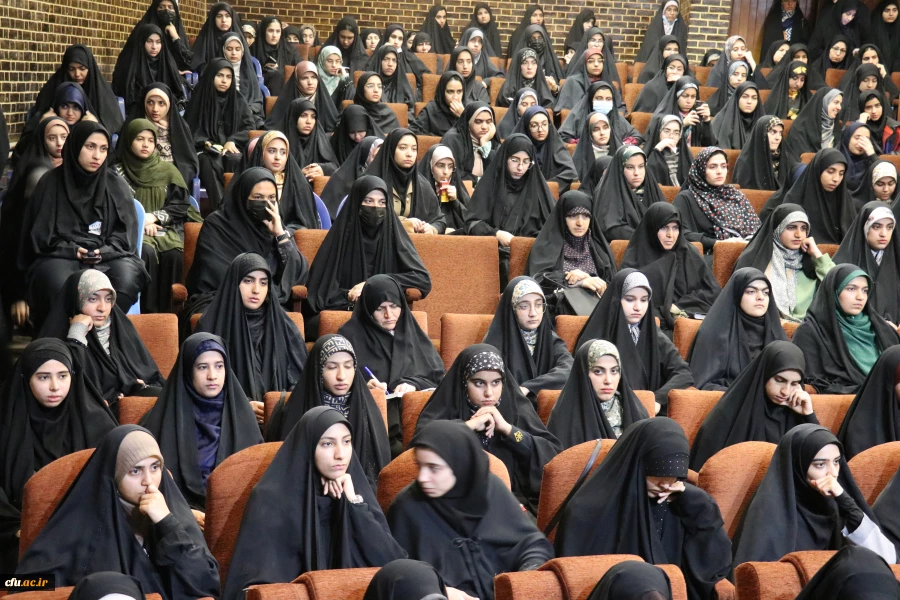 روایت دیدار حجت الاسلام قرائتی با دانشجومعلمان کرمانی در هوای بارانی 10