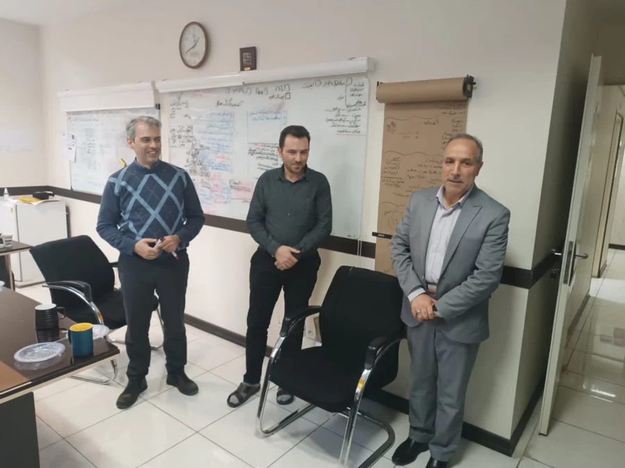 دیدار معاونت محترم برنامه ریزی و توسعه منابع جهت تکریم روز مهندس 4