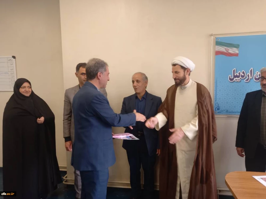 تجلیل از همکاران واحد منابع انسانی دانشگاه فرهنگیان استان اردبیل به مناسبت 25 فروردین ماه
