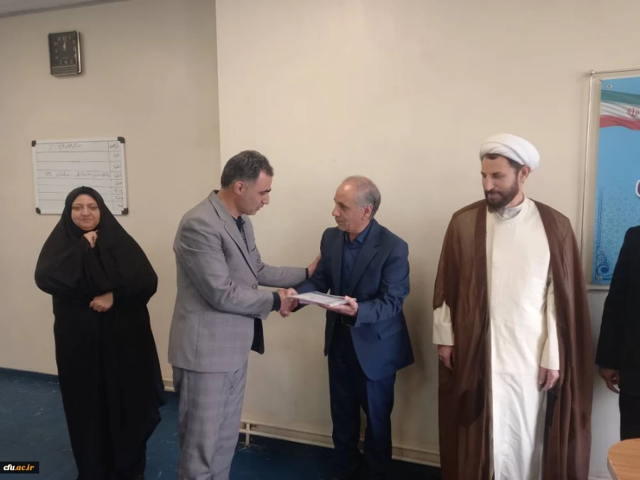 تجلیل از همکاران واحد منابع انسانی دانشگاه فرهنگیان استان اردبیل به مناسبت 25 فروردین ماه
