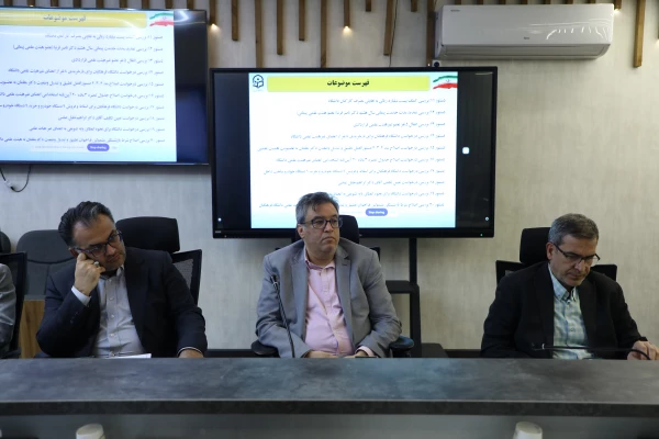 في اجتماع هيئة أمناء جامعة فرهنجيان، تم طرح الموضوعات التالية:
جامعة فرهنجيان في مسار التحول؛ من تطوير البنية التحتية إلى الابتكار في نظام إعداد المعلم. 5