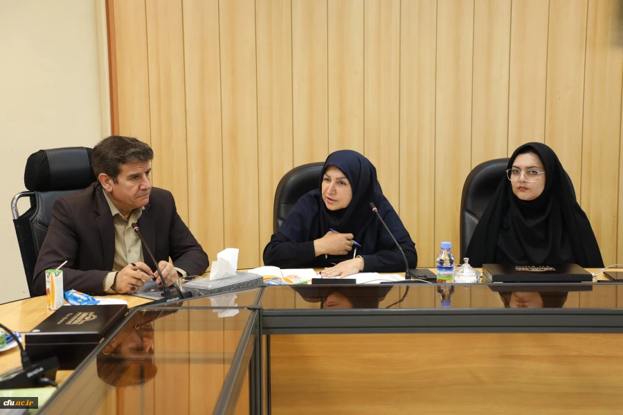 یازدهمین جلسه شورای آموزشی و تحصیلات تکمیلی دانشگاه،  روز سه شنبه 9 اردیبهشت ماه  با حضور اعضا و به ریاست فرهاد علی پور سرپرست معاونت آموزشی و تحصیلات تکمیلی در سالن  شریعتمداری سازمان مرکزی  برگزار شد. 4