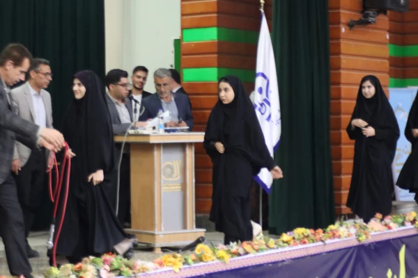 اقتدار امروز کشور نشئت گرفته از دانش جوانان کشور است که پرورش یافته کلاس درس معلمان هستند. 9