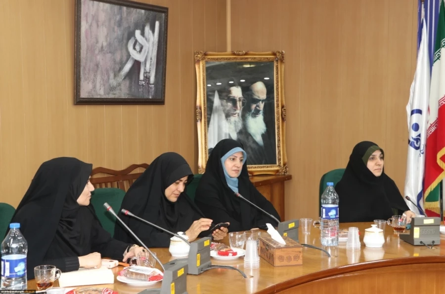 خدمت به خانواده معزز شهدا و ایثارگران و دانشجو معلمان شاهد و ایثارگر توفیقی بسیار بزرگ بوده و هست 10