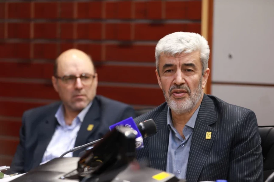 في لقاء رئيس جامعة فرهنجيان مع المديرين وأعضاء هيئة التدريس في محافظة طهران، تم طرح:
الجهود لتحقيق الريادة العلمية في التربية والتعليم 6