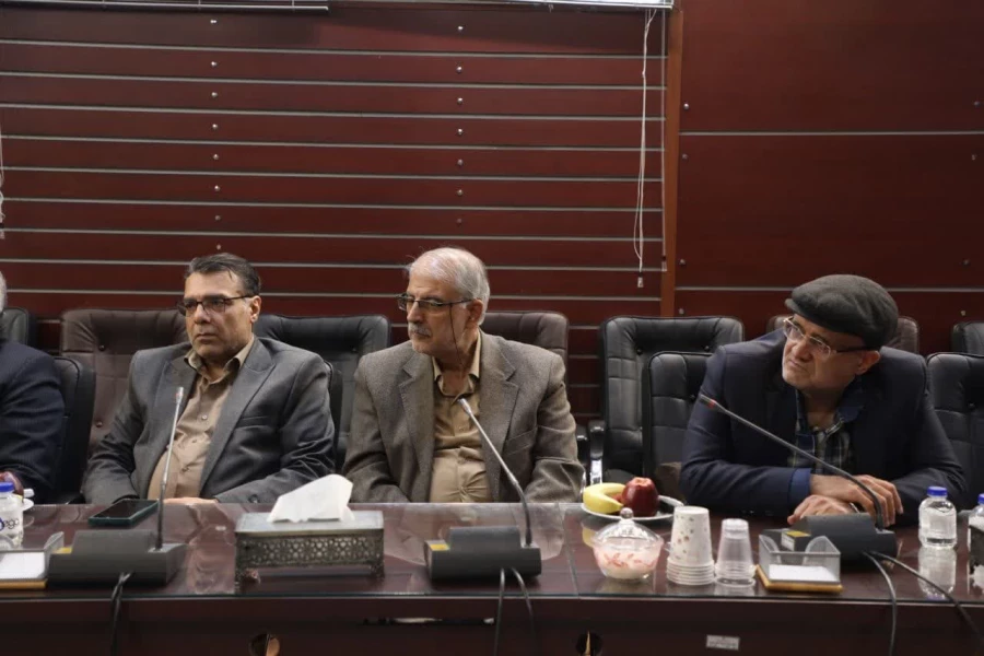 في لقاء رئيس جامعة فرهنجيان مع المديرين وأعضاء هيئة التدريس في محافظة طهران، تم طرح:
الجهود لتحقيق الريادة العلمية في التربية والتعليم 7