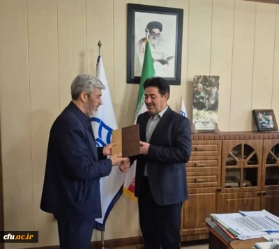 طی احکامی از سوی رئیس دانشگاه فرهنگیان:

 سرپرستان جدید دانشگاه فرهنگیان در استان های یزد و فارس منصوب شدند

