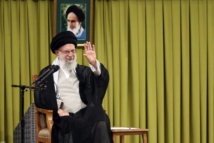 Public Relations Narrative of Meeting of the Supreme Leader with Educators:
Center of Gravity of Education System to be Major Emphasis of the Supreme Leader 3