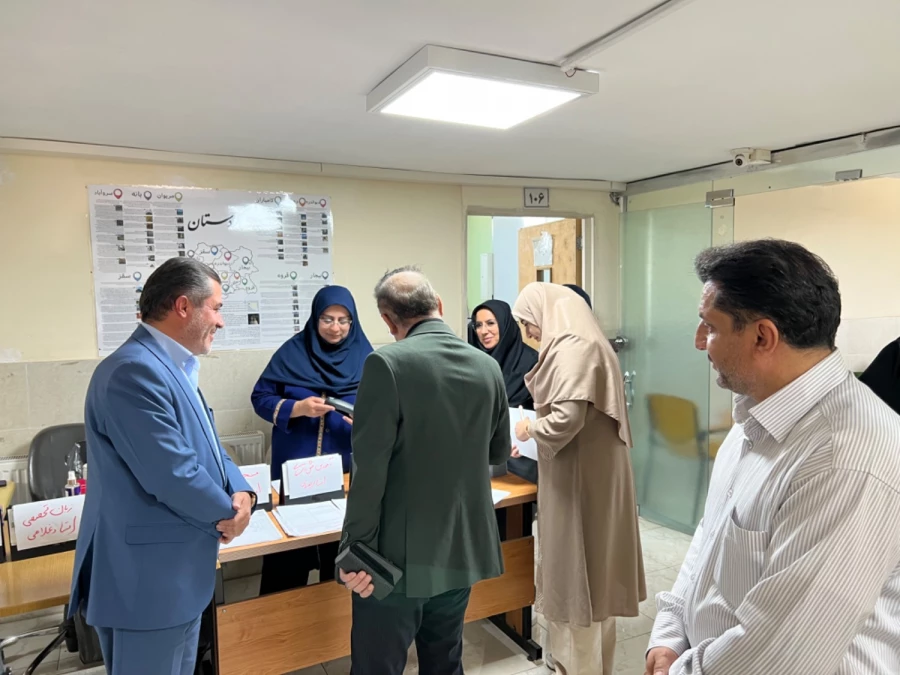 بازدید معاون آموزشی و تحصیلات تکمیلی سازمان مرکزی از روند اجرای امتحانات استان قزوین 3