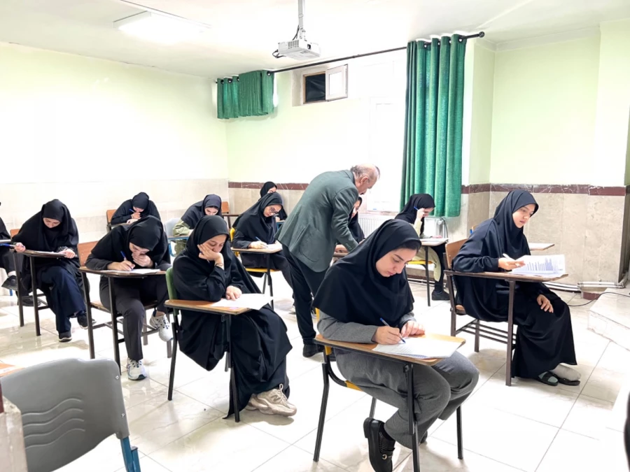 بازدید معاون آموزشی و تحصیلات تکمیلی سازمان مرکزی از روند اجرای امتحانات استان قزوین 5