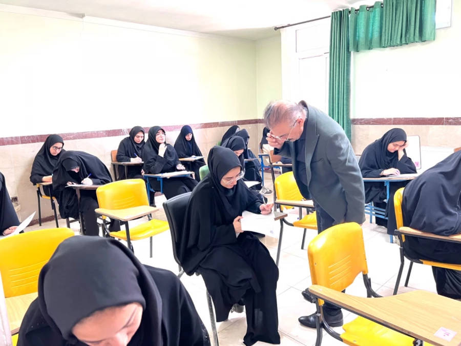 بازدید معاون آموزشی و تحصیلات تکمیلی سازمان مرکزی از روند اجرای امتحانات استان قزوین 6