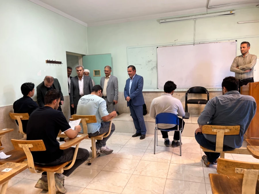 بازدید معاون آموزشی و تحصیلات تکمیلی سازمان مرکزی از روند اجرای امتحانات استان قزوین 10