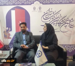 حضور حسين أميدي؛ مدير الشؤون الدولية في جامعة فرهنجيان، في جناح جامعة فرهنجيان في المعرض الدولي السادس والثلاثين للكتاب في طهران 1404 3