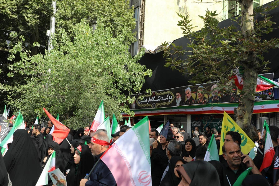 برپایی موکب دانشگاه فرهنگیان در آیین تشییع شهدای اقتدار ایران  10