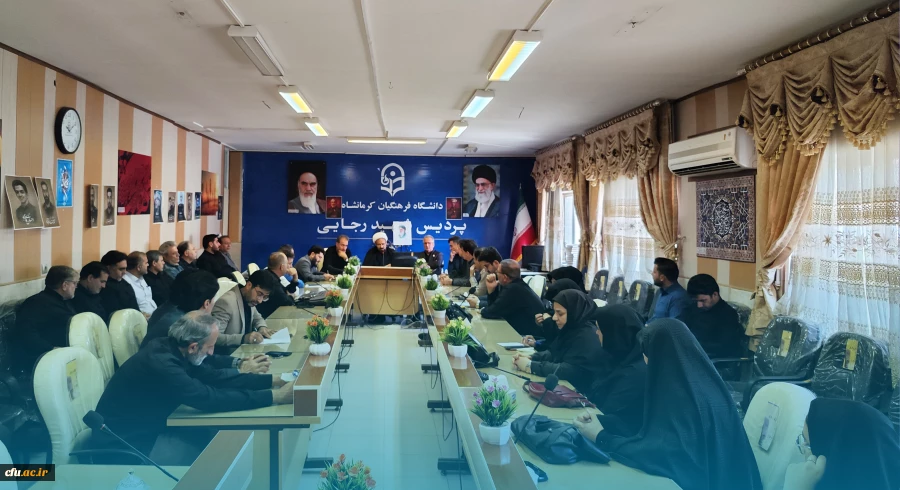 برگزاری نشست هم اندیشی اساتید دانشگاه فرهنگیان کرمانشاه با موضوع روایت جنگ تحمیلی جدید
 2