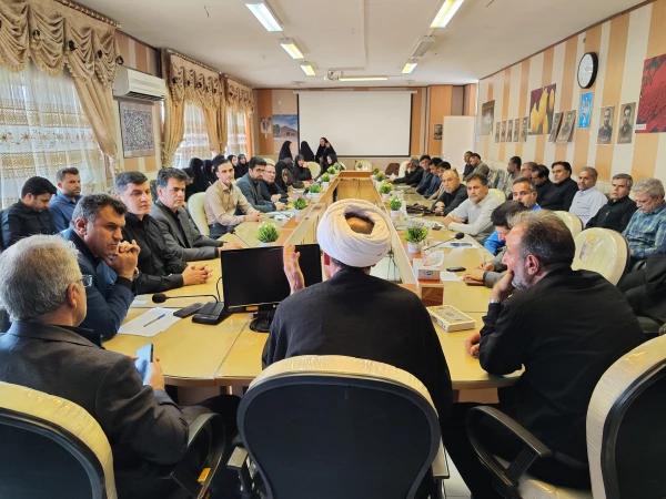 برگزاری نشست هم اندیشی اساتید دانشگاه فرهنگیان کرمانشاه با موضوع روایت جنگ تحمیلی جدید
 2