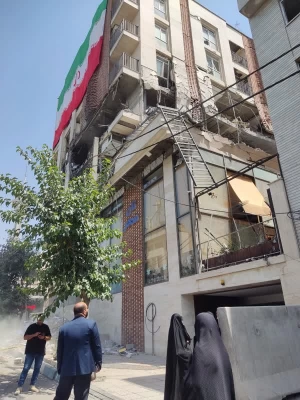 بازدید اعضای هیأت علمی دانشگاه فرهنگیان از اماکن آسیب دیده از جنایات رژیم صهیونیستی در تهران
 4
