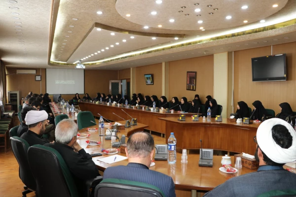 نشست بررسی معیارهای مقاومت و پیروزی در دنیای معاصر با نگاه به تاریخچه قیام امام حسین(ع) .


. 11