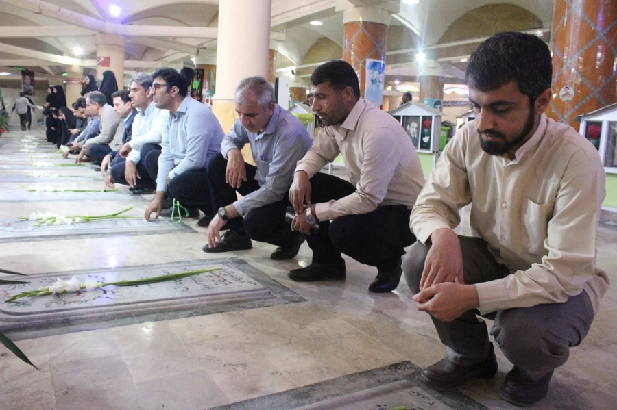 به مناسبت آغاز هفته دفاع مقدس؛
برگزاری آئین تجدید میثاق دانشگاهیان دانشگاه فرهنگیان استان بوشهر با شهدا 11