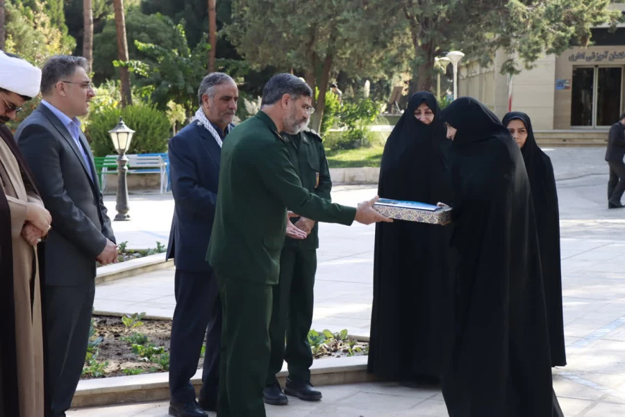 برگزاری مراسم گرامیداشت هفته دفاع مقدس در دانشگاه فرهنگیان خراسان رضوی
 5