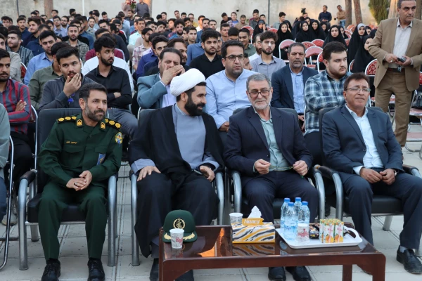 فرماندهی امامین انقلاب و حضور مردم در دو جنگ تحمیلی، باعث شکست دشمنان شد. 6