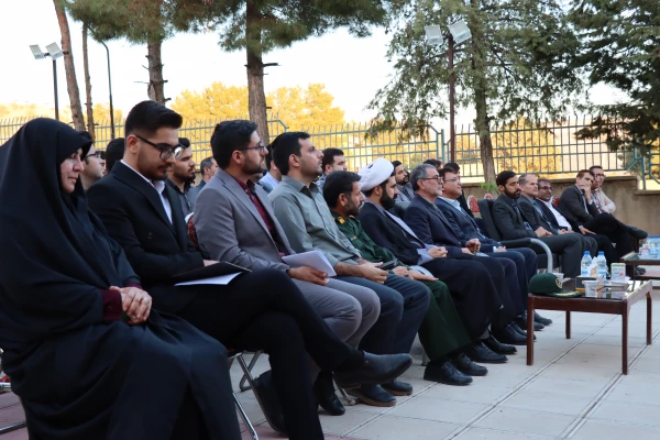 فرماندهی امامین انقلاب و حضور مردم در دو جنگ تحمیلی، باعث شکست دشمنان شد. 7