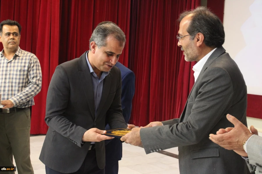 با حکم رئیس دانشگاه فرهنگیان استان بوشهر؛
انتصاب مشاوران علمی - پژوهشی و آموزشی دانشگاه فرهنگیان استان بوشهر 2