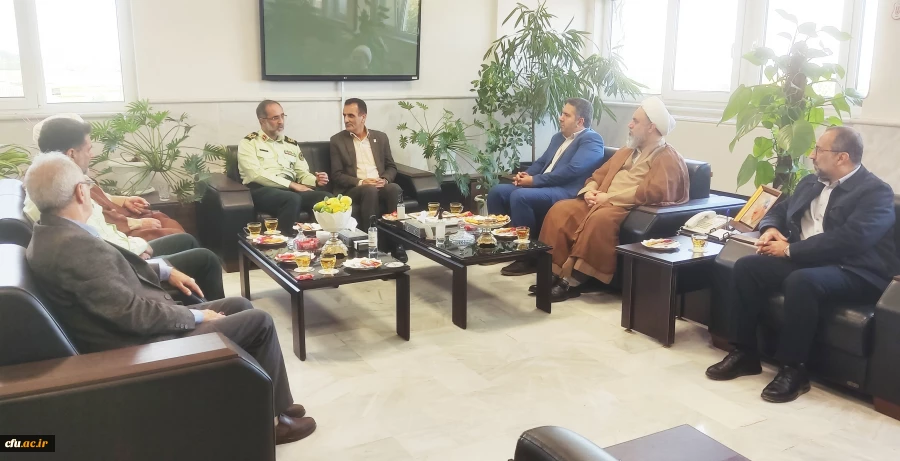 همزمان با هفته نیروی انتظامی سرپرست دانشگاه فرهنگیان استان گلستان به همراه جمعی از همکاران با فرمانده انتظامی دیدار کردند 2