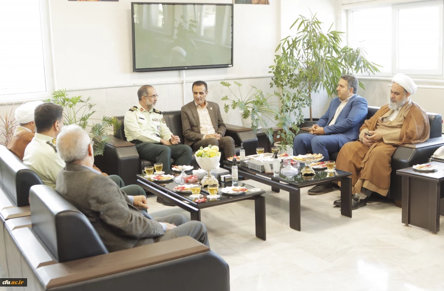 همزمان با هفته نیروی انتظامی سرپرست دانشگاه فرهنگیان استان گلستان به همراه جمعی از همکاران با فرمانده انتظامی دیدار کردند 7
